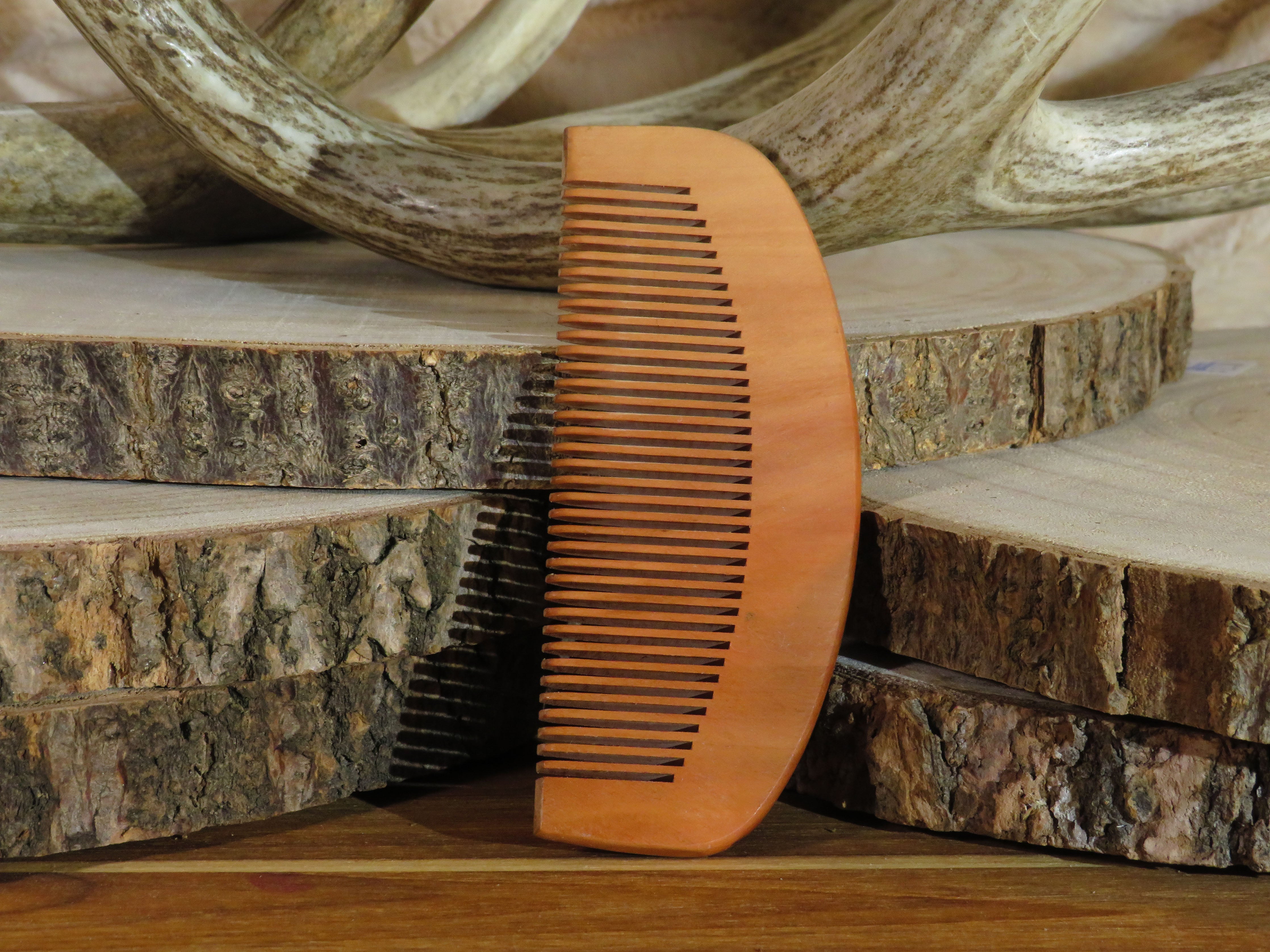 Cedar' wool comb